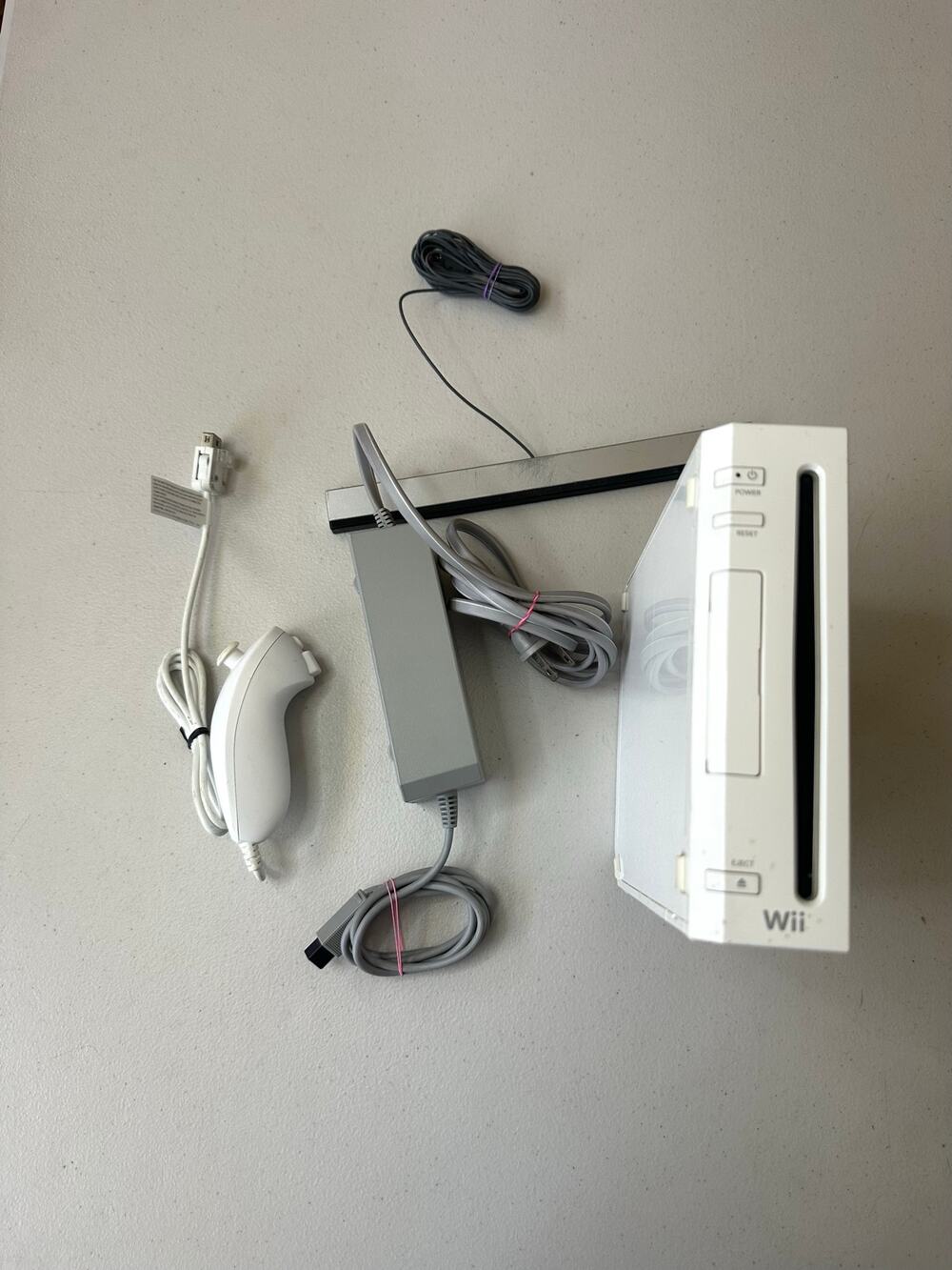 OEM Nintendo Wii White System Bundle Cords Sensor Bar Nunchuk NO Remote/AV